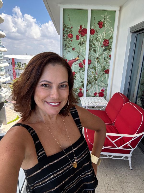 Renata Araújo na Junior suíte do Faena Miami
