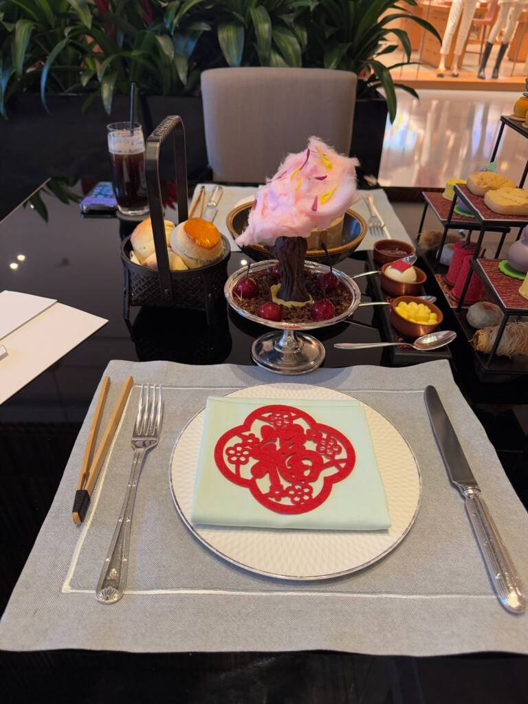Chá da tarde com uma patisserie super delicada