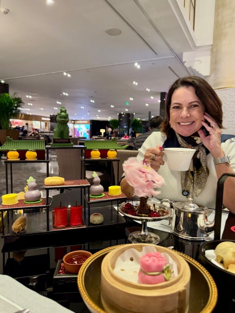 Renata Araújo tomou o chá da tarde do Península