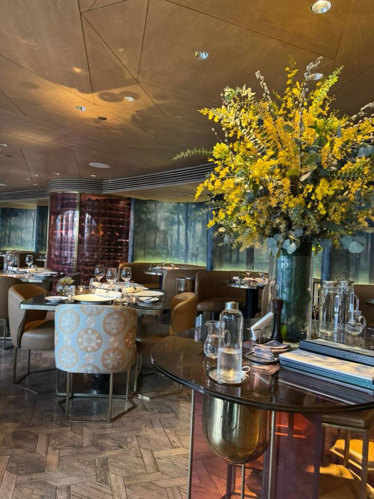 Epure restaurante próximo o hotel