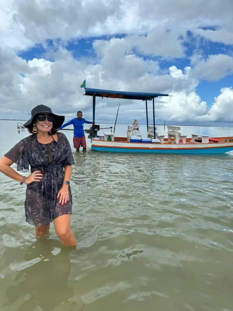 Passeio de jangada na praia de Milagres