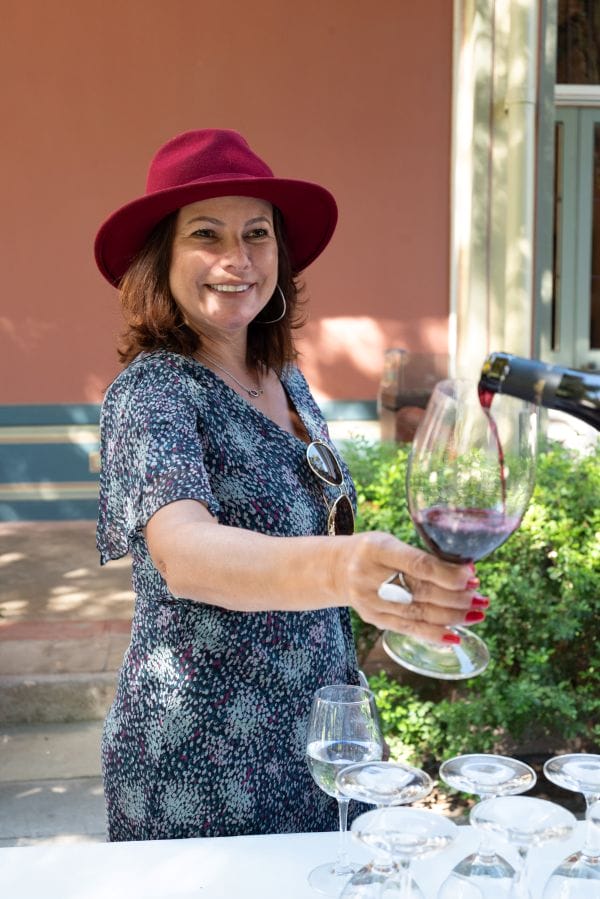 Renata Araújo na degustação da venícola santa rita