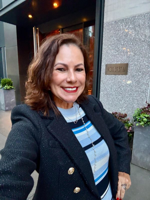Renata Araújo na nova steakhouse do chef Daniel Boulud