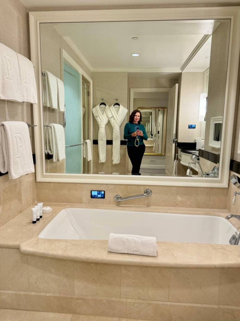 banheiro do hotel de luxo em Midtown