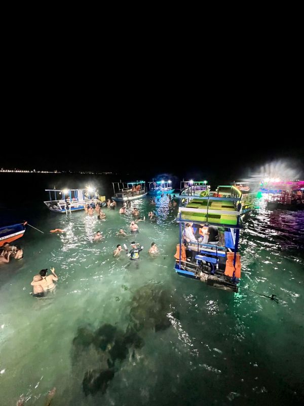 passeio noturno para as piscinas naturais