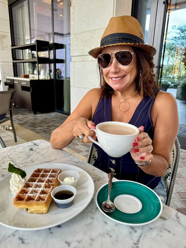Renata Araújo no hotel de luxo em Coral Gables