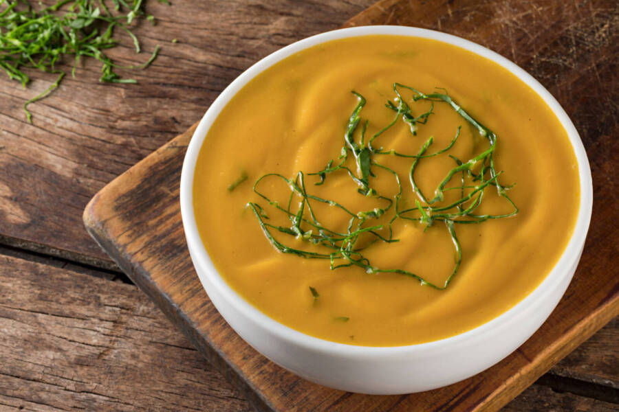 Sopa de Abóbora, ricota e couve