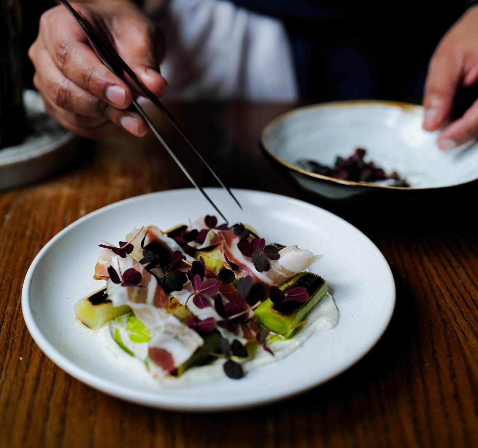Gastronomia autoral em Paris: 4 restaurantes criativos que revelam a alma da cidade