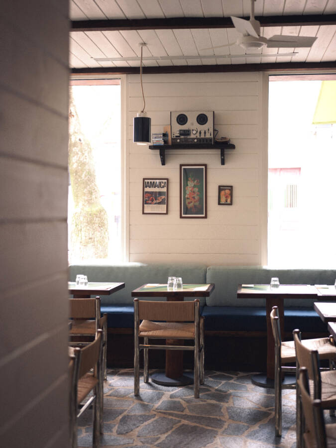 O interior do restaurante em Paris