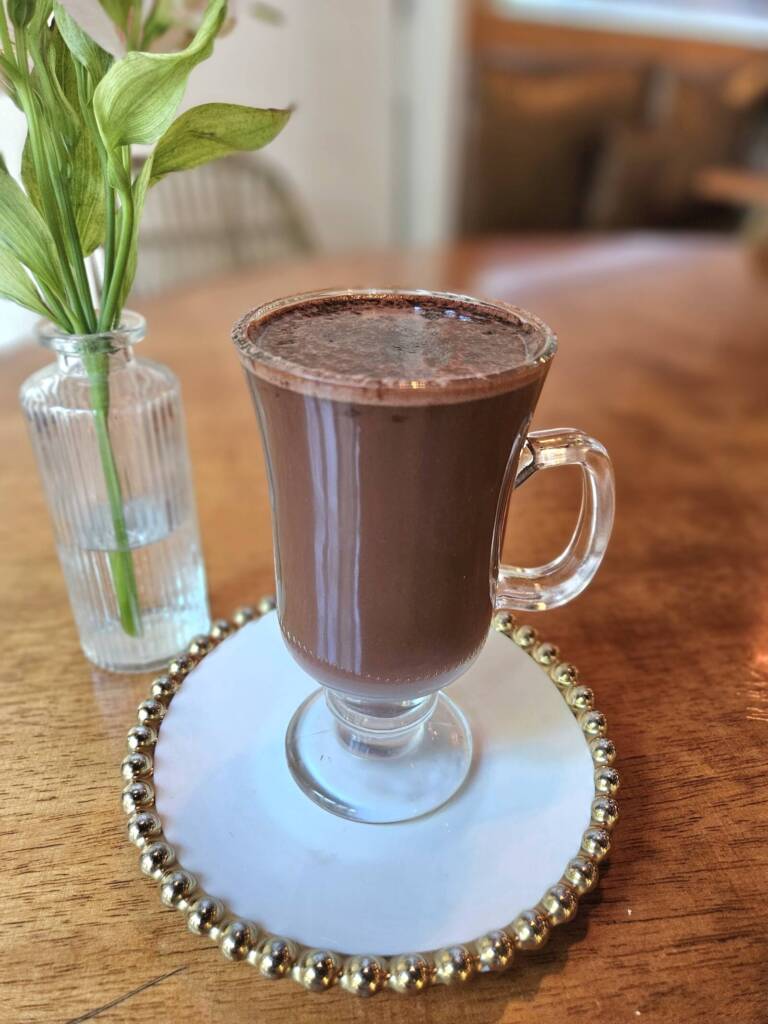 Peça um chocolate quente no Nica Café