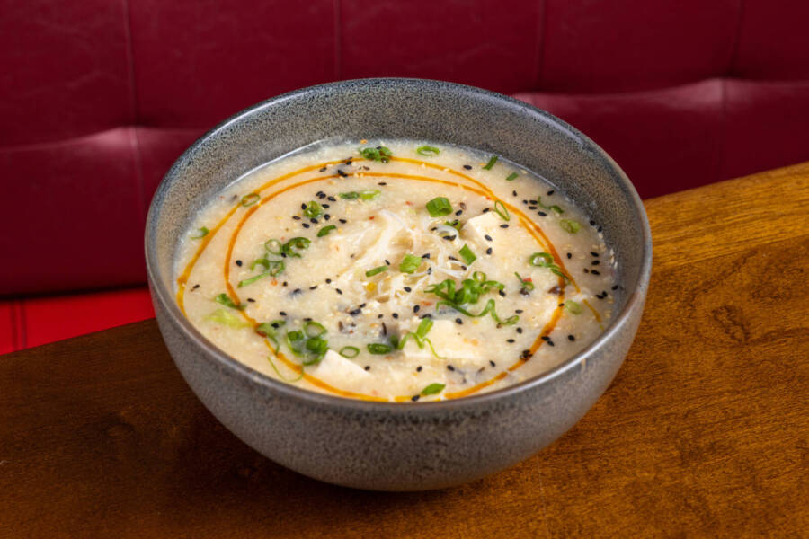 Lámen vegetariano de tofu e fansi do restaurante Cantón em São Paulo