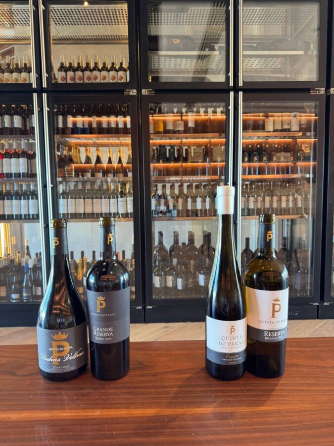 Alguns rótulos da bodega da Quinta do Paral