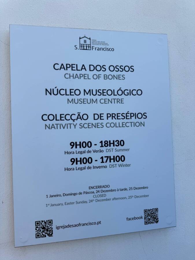 Horários da capela e da igreja