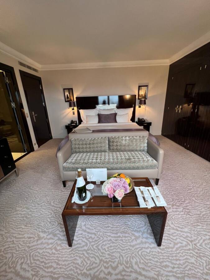 Eiffel Signature Suite – Hôtel Plaza Athénée, Paris