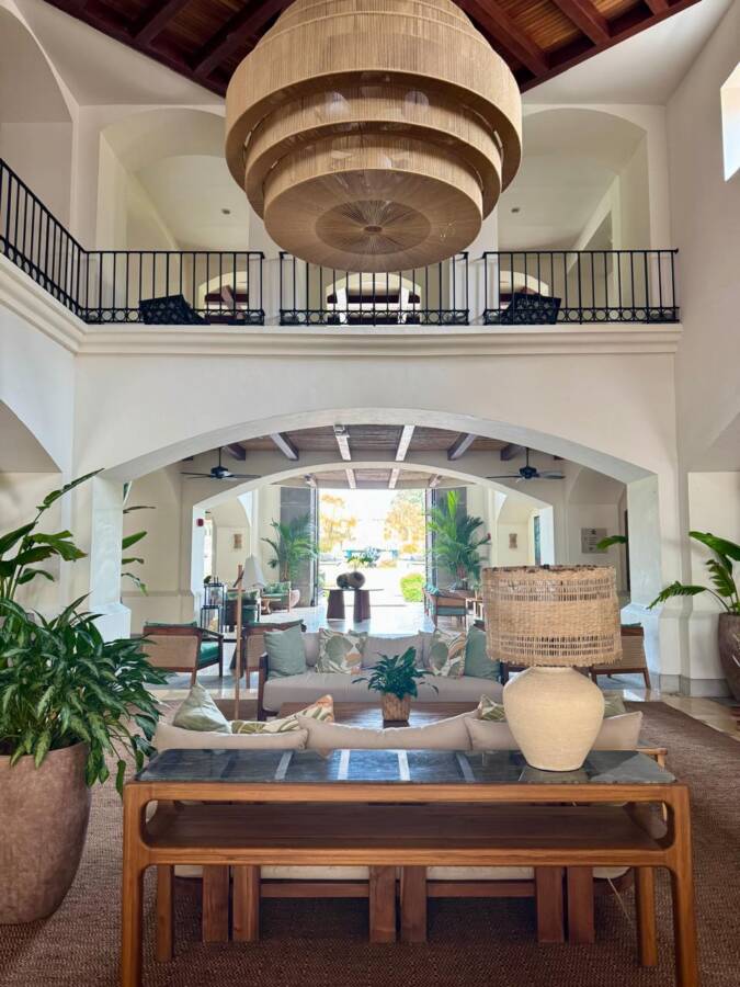 Decoração e lobby no resort buenaventura