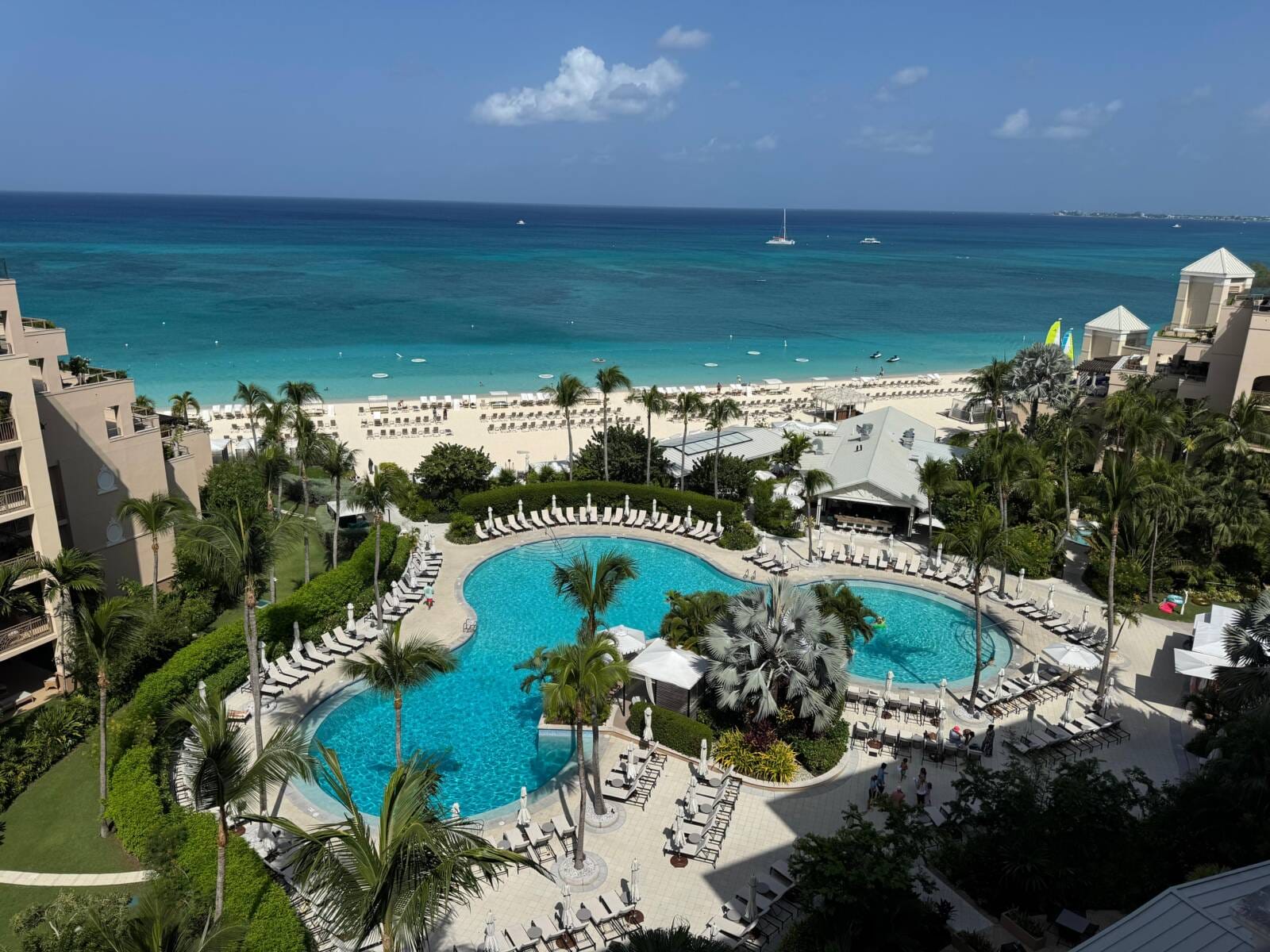 O melhor hotel das Ilhas Cayman: um refúgio de luxo à beira do mar do Caribe – The Ritz‑Carlton Grand Cayman