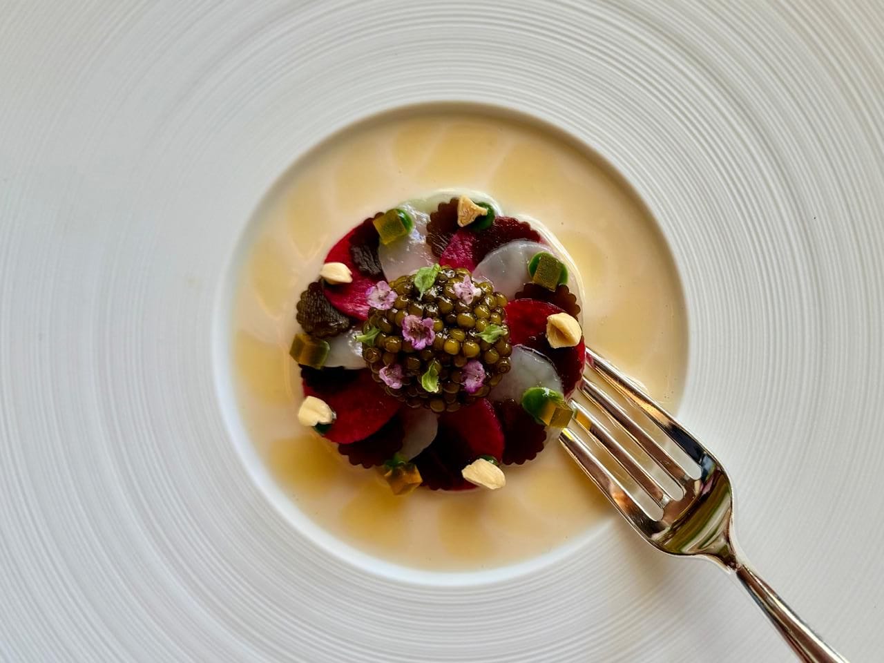 Sühring – três estrelas Michelin em Bangkok –  restaurante de comida alemã moderna que surpreende com elegância tropical