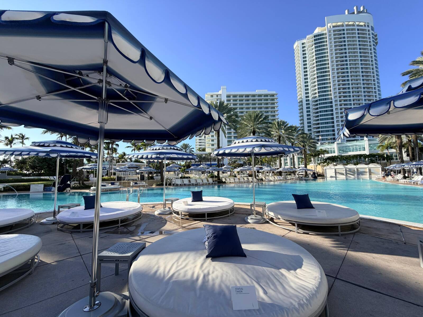 Hotel clássico em Miami Beach: como é se hospedar no Fontainebleau