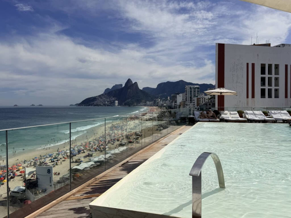 piscina mais desejada de ipanema hotel fasano