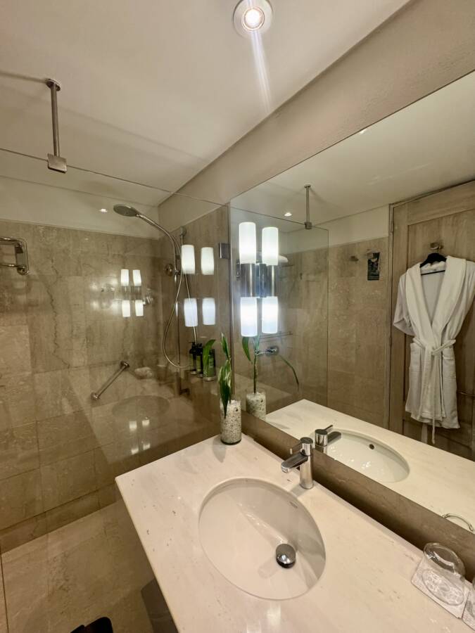 banheiro do hotel de luxo na cartagena